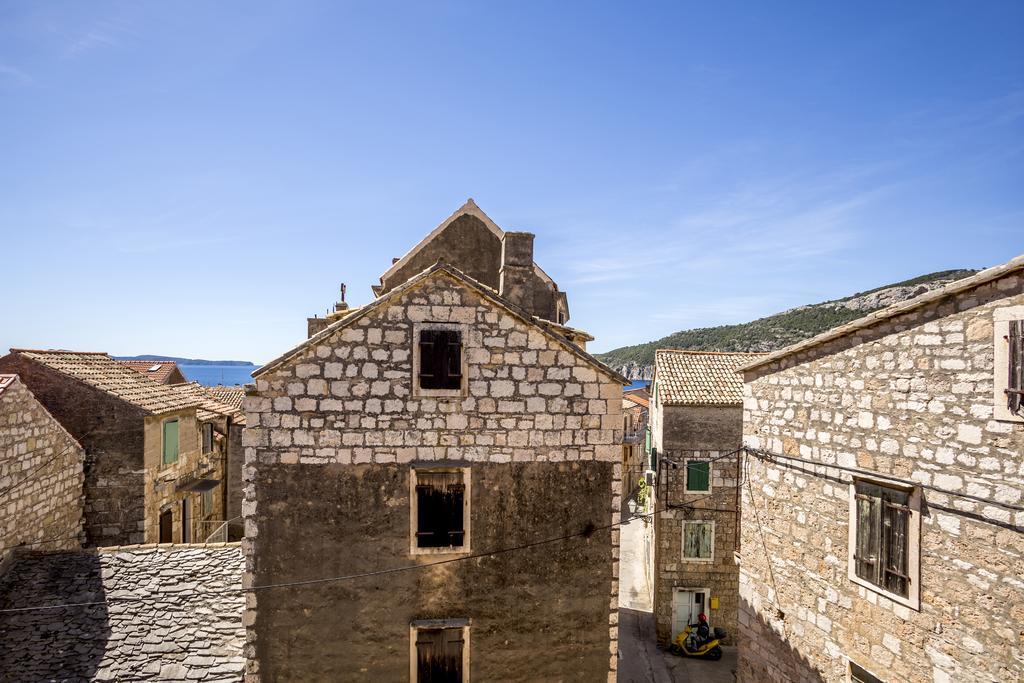 Villa Ines Komiza Exterior photo
